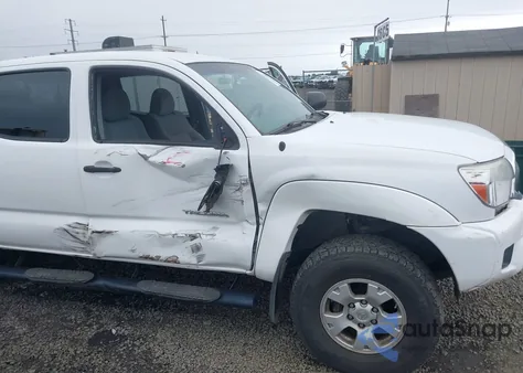 2015 Toyota Tacoma Base V6 z USA, uszkodzony, nr VIN 3TMLU4EN8FM206394